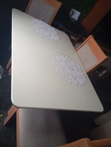 Mesa com 3 cadeiras 
