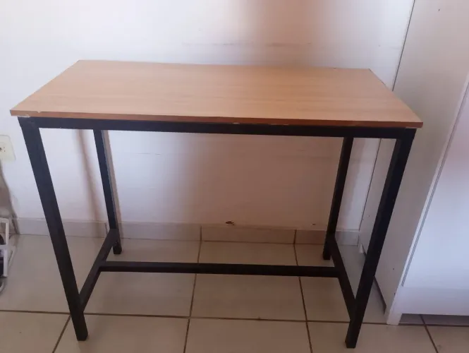 Vende-se mesa