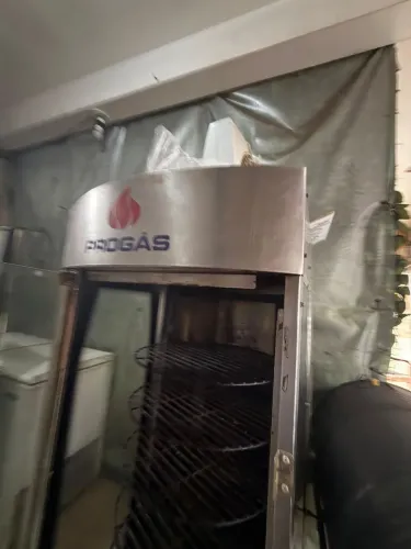 Vendo máquina de assar frango em excelente estado. 