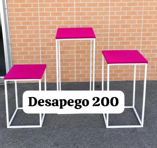 Mesas de ferro para decoração de festa