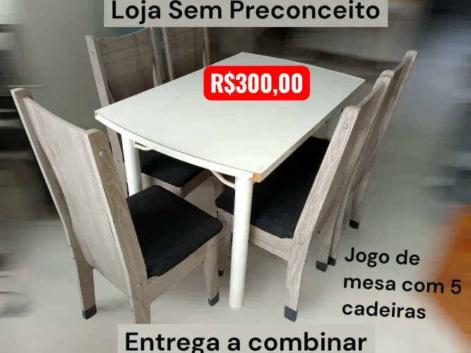 Jogo de mesa com cadeiras