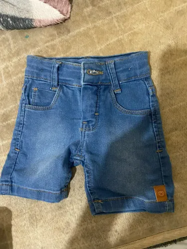 Short jeans de bebê está novo 