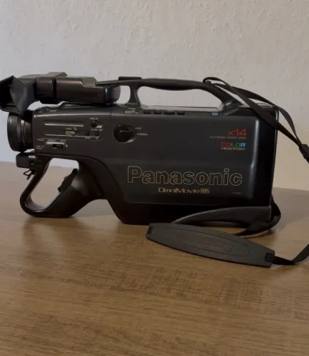 Filmadora Panasonic OmniMovie VHS Original + Maleta | Vintage para Colecionadores