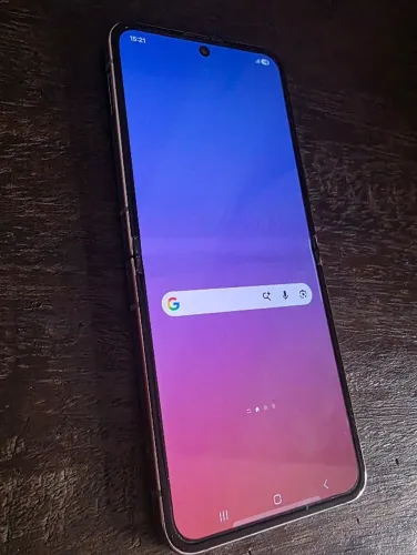 Samsung Galaxy Z Flip 5 5G 256GB - Verde Claro (Tela e Dobradiça Excelentes)