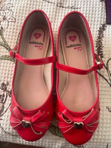 Sapato vermelho infantil