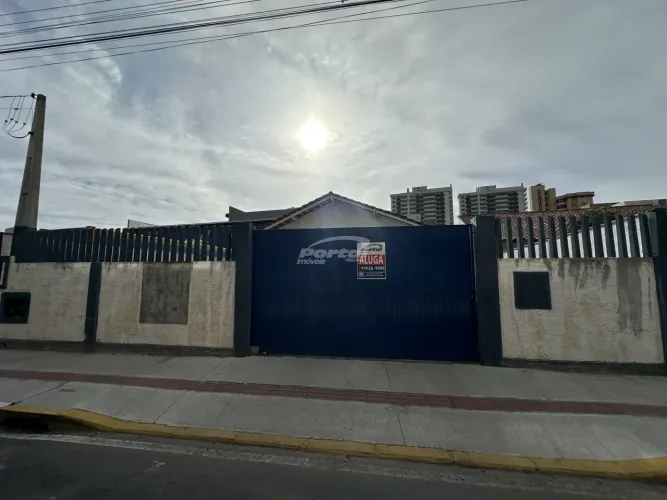 Casa comercial disponível para locação no bairro Centro Balneário Piçarras/SC (Cód. 23952
