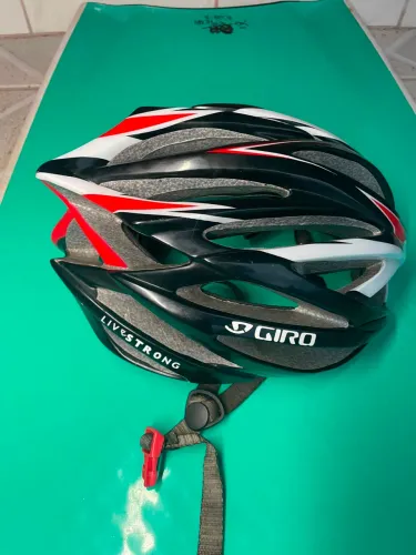 Vendo Capacete de Bicicleta Giro 