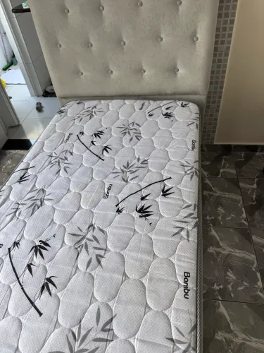 Conjunto cama com cabeceira e colchão 