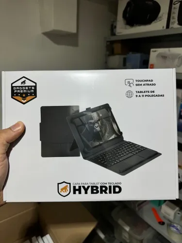 Capa com Teclado Universal Hybrid p/ Tablet de 9 a 11 Polegadas