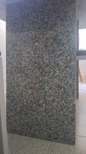 VENDO MESA DE MARMORE C/4 CADEIRAS ÓTIMO ESTADO CONTATO RITA: *25 RITA .
