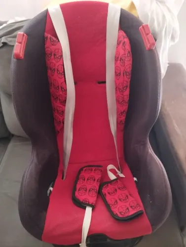 Cadeirinha de criança para carro (180 reais cada uma!!!)