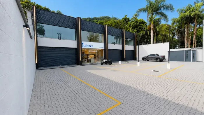 Loja Comercial para locação Estrada dos Bandeirantes- Próximo a Record; 150 m²; Estacionam