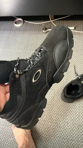Bota Oakley 43