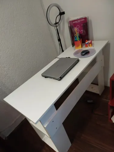 Mesa branca de escritório