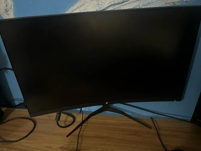 Monitor Gamer SuperFrame Precision Ultra V4, 23.6 Curvo, 180Hz