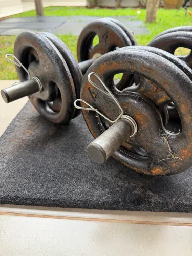Vendo 8 anilhas e 2 barras de 40cm