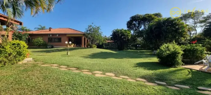 Chácara Residencial Térrea com 5 Quartos, 2200 m² - aluguel por R$ 7.500/mês ou venda por