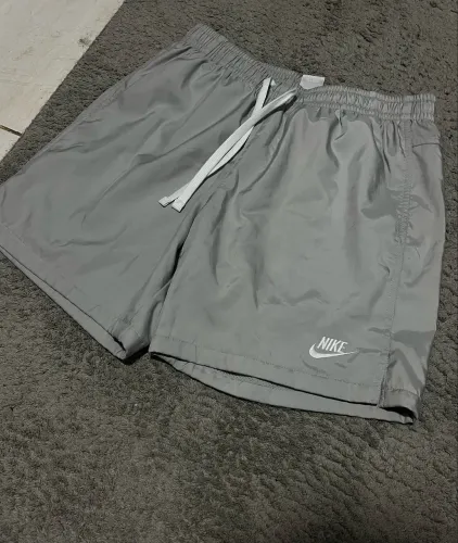 short nike praia cinza p