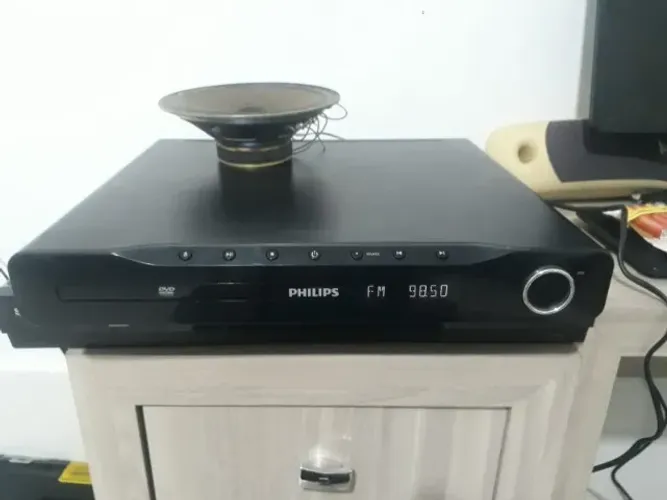 Home theater Philips 400W com usb e fm!