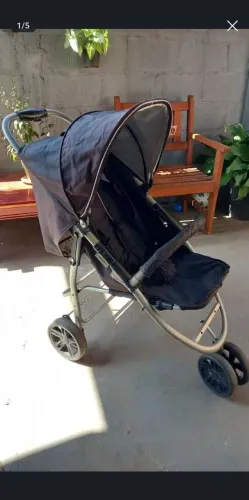 Vendo: bebê conforto, carrinho e banheira