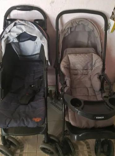 Vendo dois carrinhos de bebê da marca cosco reverse e cosco kids