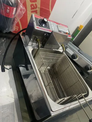 Fritadeira elétrica Prof. 7,50L 3500w 220v pouco usada
