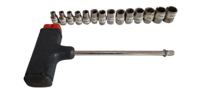 Chave T Com Cabo Emborrachado + 14 Soquetes 4mm A 13mm Kit