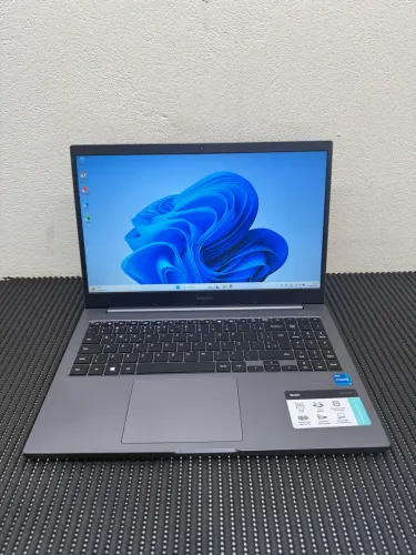 Notebook Samsung Book i5-11ª | 8GB RAM | SSD NVMe 256GB | Tela 15.6 Full HD