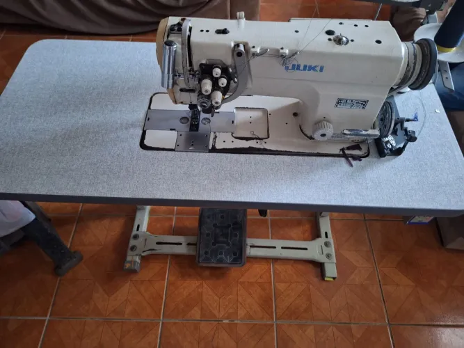 Vendo máquina industrial duas agulhas semi nova,com motor direct drive novo,mesa nova!