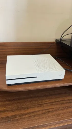 Xbox One S + Controle da Nova Geração