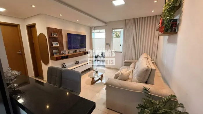 Casa Geminada à venda 2 quartos no Bairro Vale das Orquídeas