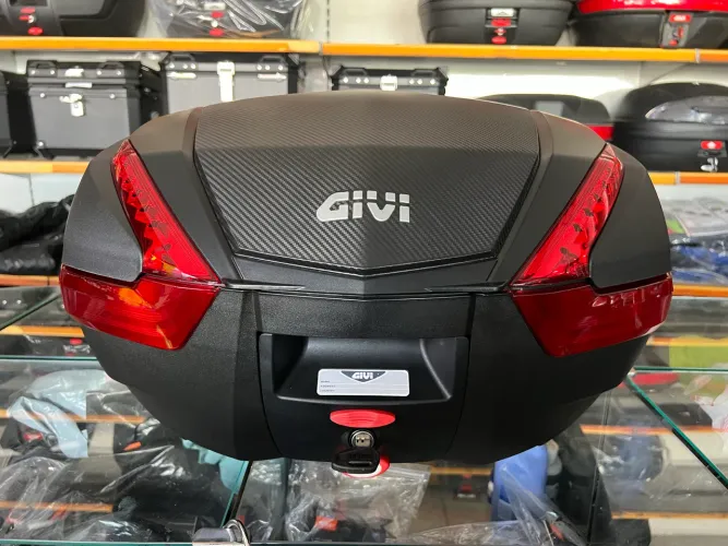 Baú / Bauleto Givi V-47NN Tampa ABS Lente Vermelha 47 Litros - Preto/Prata