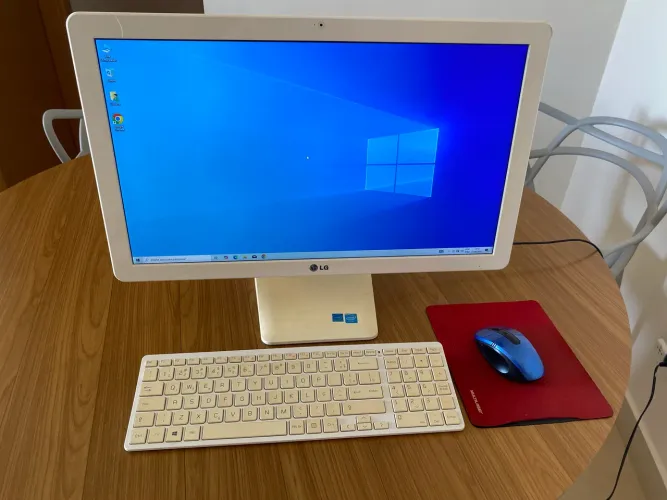 Vendo Computador All in One LG, 22", Windows 10 Home, Celeron, 4GB, 500GB