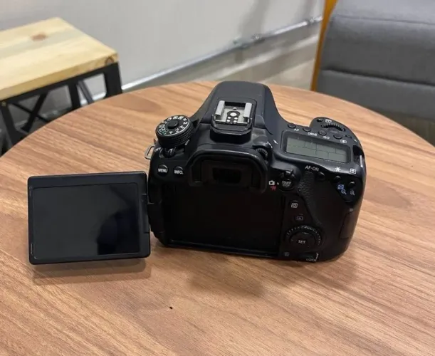 Promoção do corpo da Câmera DSLR Canon EOS 80D