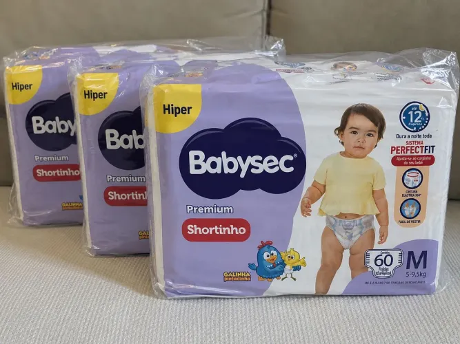Kit com 3 pacotes de fraldas Babysec Premium Shortinho