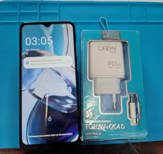 Vende se Moto E 22 azul piscina em perfeito estado acompanha carregador novo e capinha