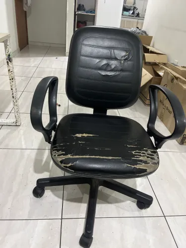 Cadeira de escritório de couro 
