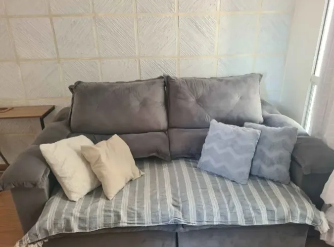 Sofá 2 lugares.