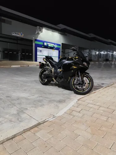 Yamaha YZF R1.