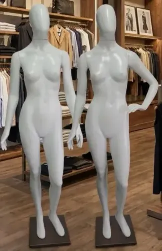 Vendo 2 Manequins slim de fibra+1-Manequim plus size de plástico