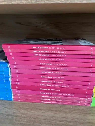 Kit de livros médicos