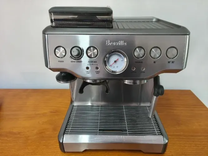 Cafeteira Expresso Breville Barista Express