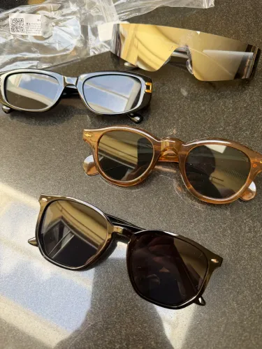 Óculos de sol modelos 30,00 cada NOVOS