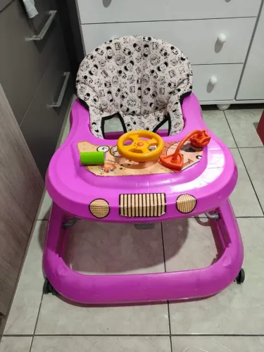 Vende se Andador Bebê Tutti Baby - Rosa