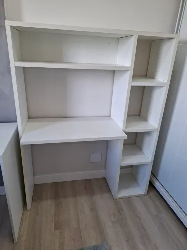 Vendo escrivaninha usada da Tok&Stok, medindo 1,17 M X 45 na cor branca. 