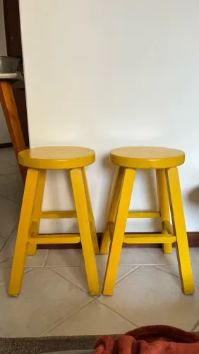 Par de Bancos de Madeira Pinus Amarelos - Kit com 2 Unidades