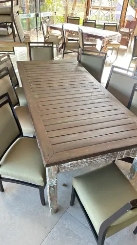 Mesa de jantar retangular