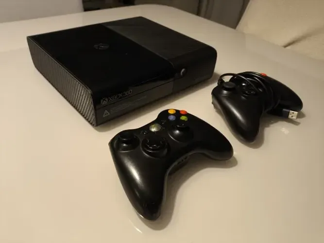 Xbox 360 Completo Com 2 Controles + Jogo Original