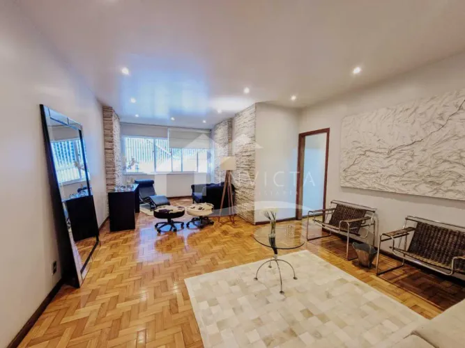 Apartamento de Luxo de 3 Quartos no Leme Próximo à Praia