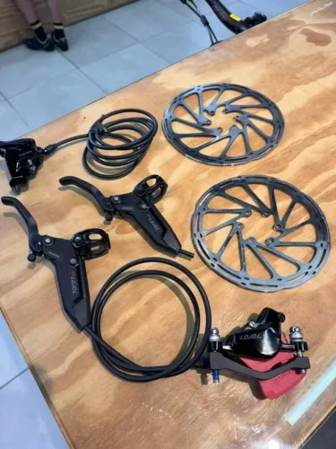 Par de Freio a Disco SRAM Level Silver Stealth 2 Pistões - Novo com NF